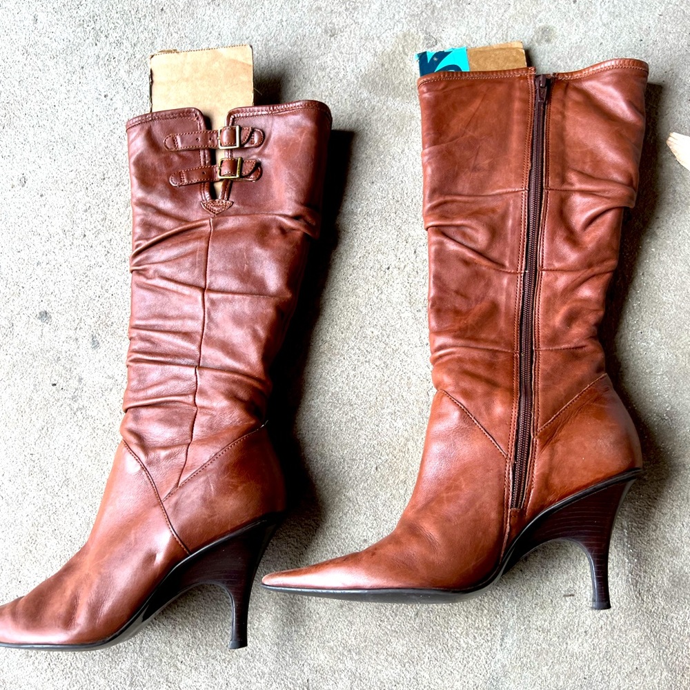 Brown leather boot with heel